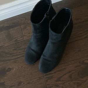 Size 9 black suede boots wore a few times